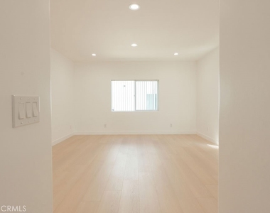 14605 Wyandotte - Photo Thumbnail 43