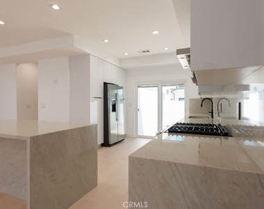 14605 Wyandotte - Photo Thumbnail 9