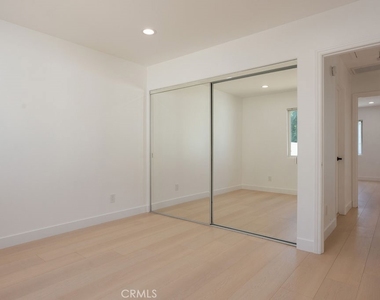 14605 Wyandotte - Photo Thumbnail 13