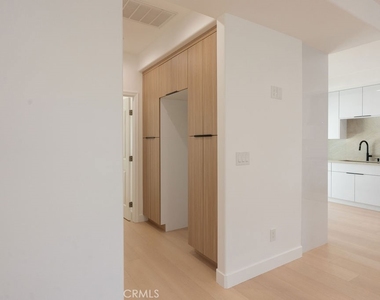 14605 Wyandotte - Photo Thumbnail 23