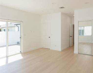 14605 Wyandotte - Photo Thumbnail 30