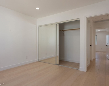 14605 Wyandotte - Photo Thumbnail 12