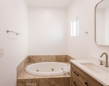 14605 Wyandotte - Photo Thumbnail 25