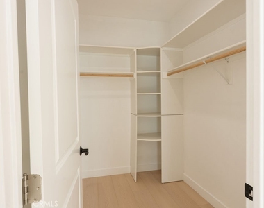 14605 Wyandotte - Photo Thumbnail 32