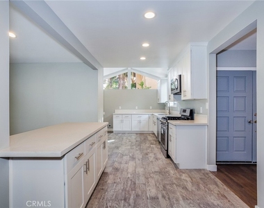16231 Moorpark Street - Photo Thumbnail 5