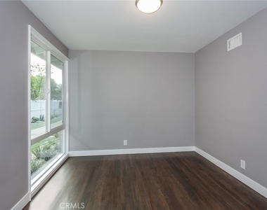 16231 Moorpark Street - Photo Thumbnail 14