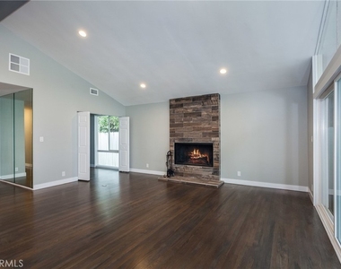 16231 Moorpark Street - Photo Thumbnail 10