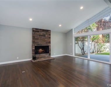 16231 Moorpark Street - Photo Thumbnail 9