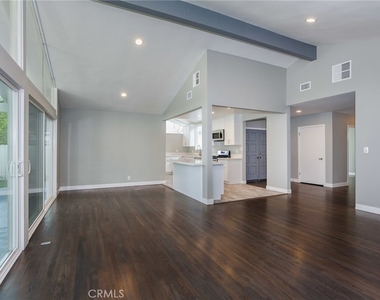 16231 Moorpark Street - Photo Thumbnail 4