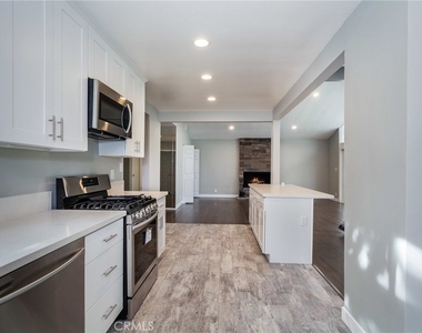 16231 Moorpark Street - Photo Thumbnail 2