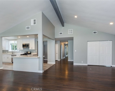 16231 Moorpark Street - Photo Thumbnail 6