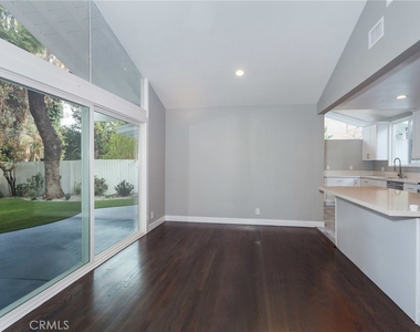 16231 Moorpark Street - Photo Thumbnail 8