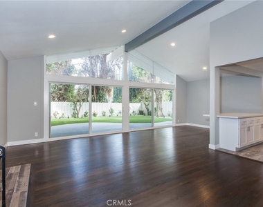 16231 Moorpark Street - Photo Thumbnail 7