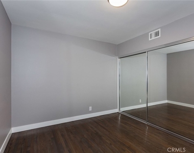 16231 Moorpark Street - Photo Thumbnail 15
