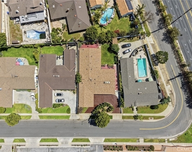 6732 Wooster Avenue - Photo Thumbnail 42