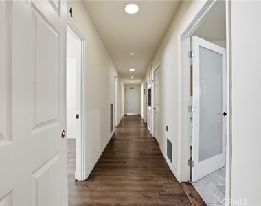 6732 Wooster Avenue - Photo Thumbnail 12
