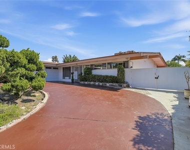 6732 Wooster Avenue - Photo Thumbnail 38