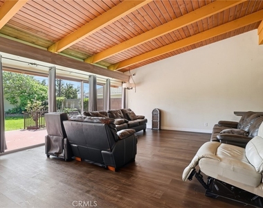 6732 Wooster Avenue - Photo Thumbnail 27