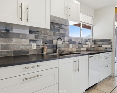 6732 Wooster Avenue - Photo Thumbnail 7