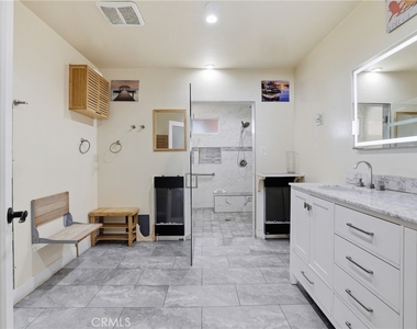 6732 Wooster Avenue - Photo Thumbnail 24