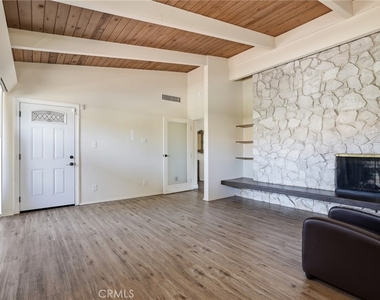 6732 Wooster Avenue - Photo Thumbnail 30