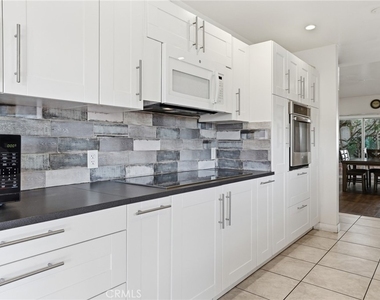 6732 Wooster Avenue - Photo Thumbnail 8