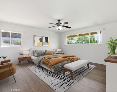 6732 Wooster Avenue - Photo Thumbnail 13