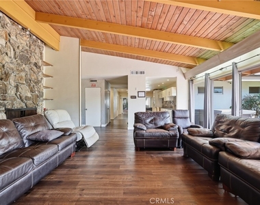 6732 Wooster Avenue - Photo Thumbnail 28
