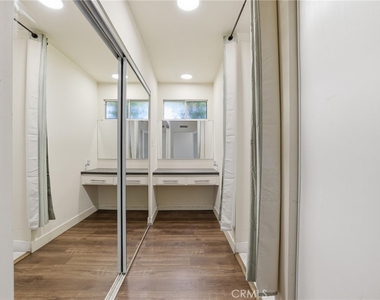 6732 Wooster Avenue - Photo Thumbnail 19
