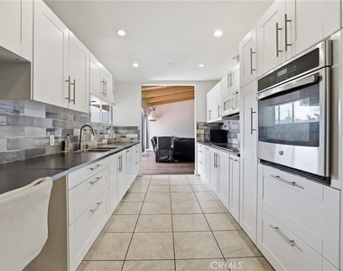 6732 Wooster Avenue - Photo Thumbnail 6