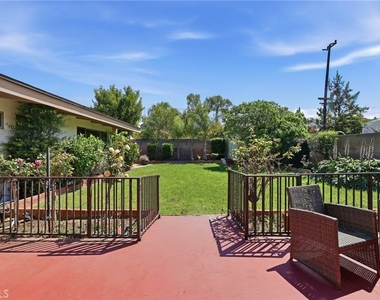 6732 Wooster Avenue - Photo Thumbnail 35