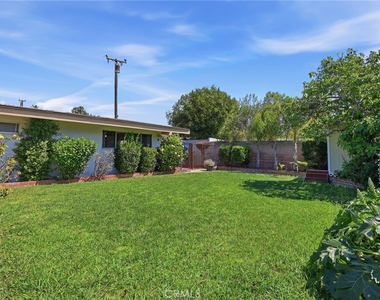 6732 Wooster Avenue - Photo Thumbnail 2