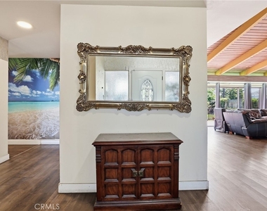 6732 Wooster Avenue - Photo Thumbnail 31