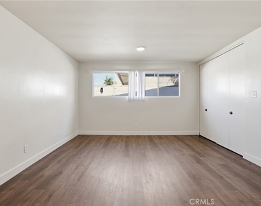 6732 Wooster Avenue - Photo Thumbnail 16