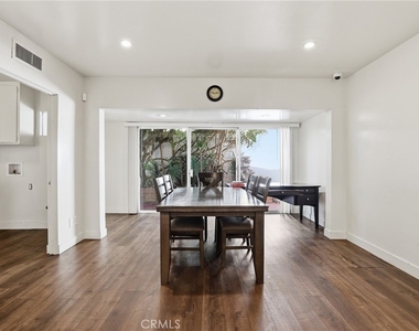 6732 Wooster Avenue - Photo Thumbnail 11