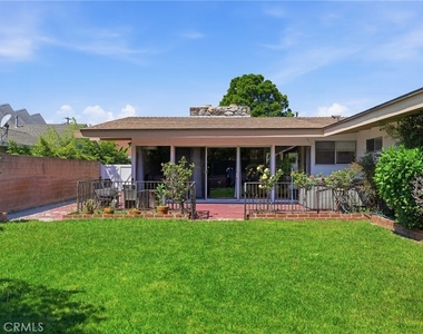 6732 Wooster Avenue - Photo Thumbnail 34