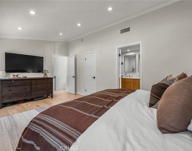 17152 Escalon - Photo Thumbnail 21