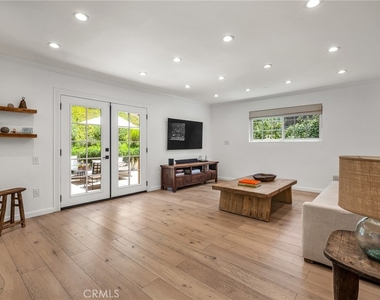 17152 Escalon - Photo Thumbnail 11