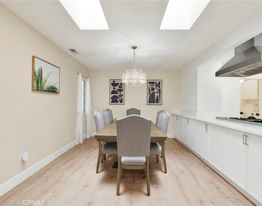 10018 Cozycroft Avenue - Photo Thumbnail 8