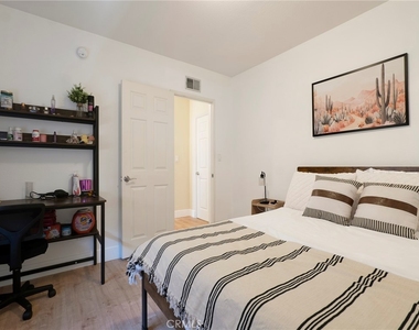 10018 Cozycroft Avenue - Photo Thumbnail 21