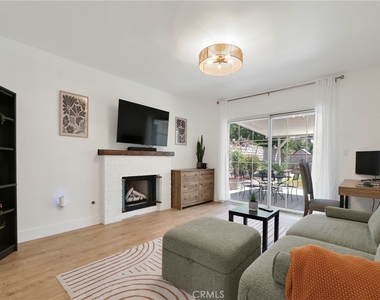 10018 Cozycroft Avenue - Photo Thumbnail 9