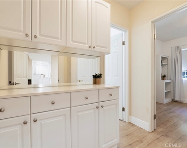 10018 Cozycroft Avenue - Photo Thumbnail 12