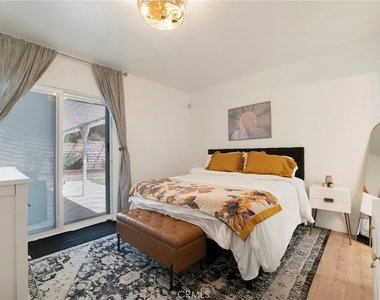 10018 Cozycroft Avenue - Photo Thumbnail 13