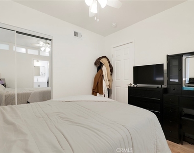 10018 Cozycroft Avenue - Photo Thumbnail 23