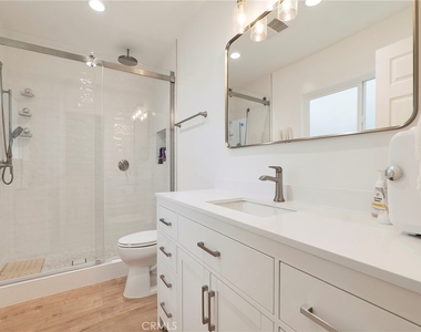 10018 Cozycroft Avenue - Photo Thumbnail 16