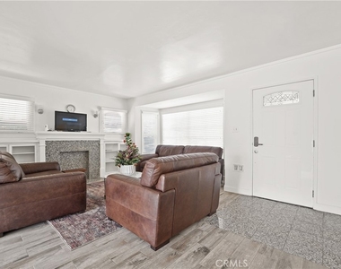 5324 8th Avenue - Photo Thumbnail 2