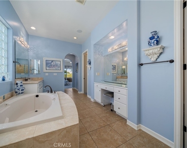 138 Royal Saint Georges Way - Photo Thumbnail 39