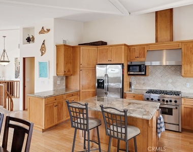 817 Monterey Boulevard - Photo Thumbnail 8