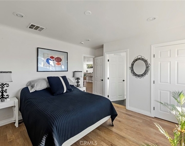 5231 Glasgow Way - Photo Thumbnail 14