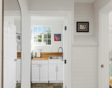 5231 Glasgow Way - Photo Thumbnail 18